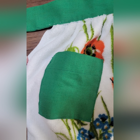 VTG 70s OOAK Handmade Towel Half Apron Bunnies Squirrels Strawberries Lily Daisy - Picture 5 of 7